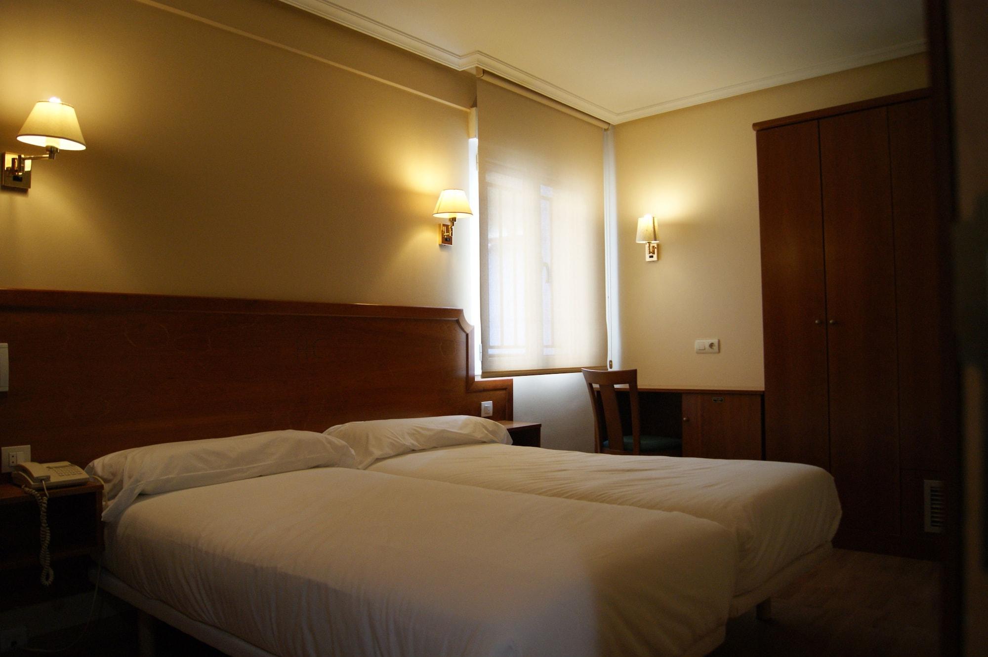 Hotel El Retiro De Cardea Oviedo Esterno foto