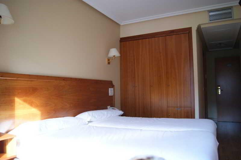 Hotel El Retiro De Cardea Oviedo Esterno foto
